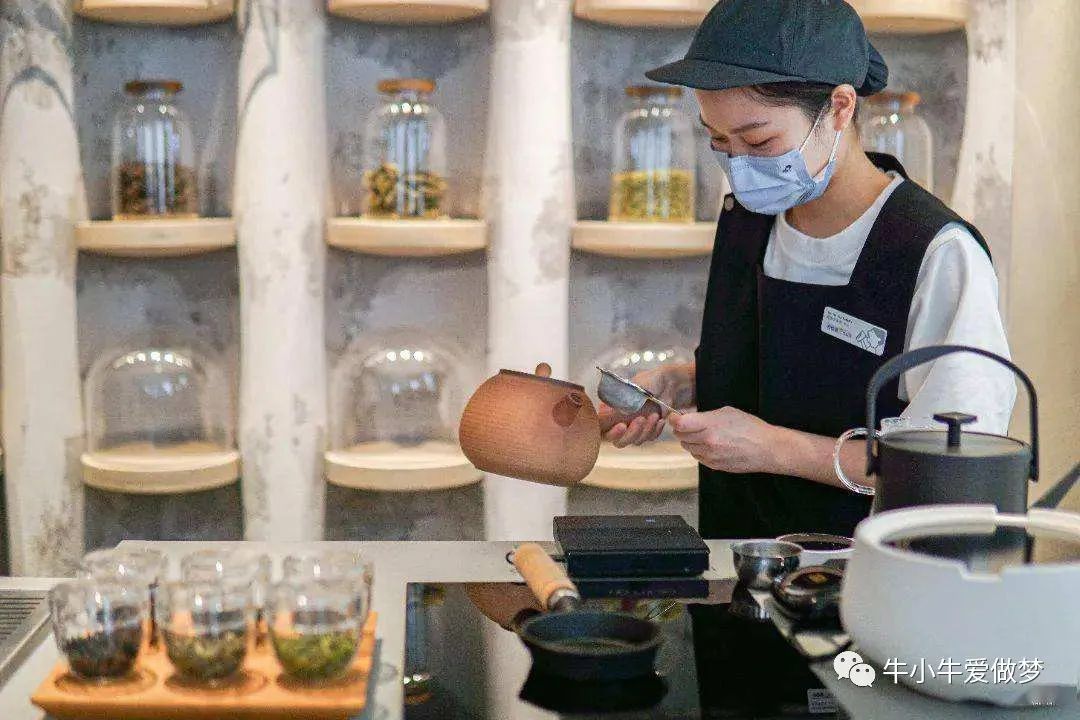 奶茶40年：塑化剂的罪恶、资本的角逐、加盟的套路，为何还不倒？