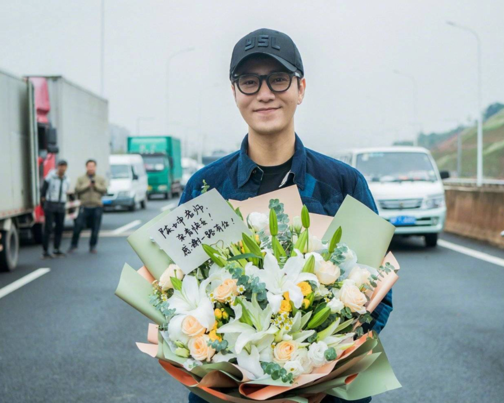 陈坤儿子陈佑尊社媒庆祝父亲节，越来越帅气，生母身份至今是谜团