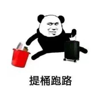 学校放假，校门口出现“勤俭持家”小能手，无奈中带着洒脱