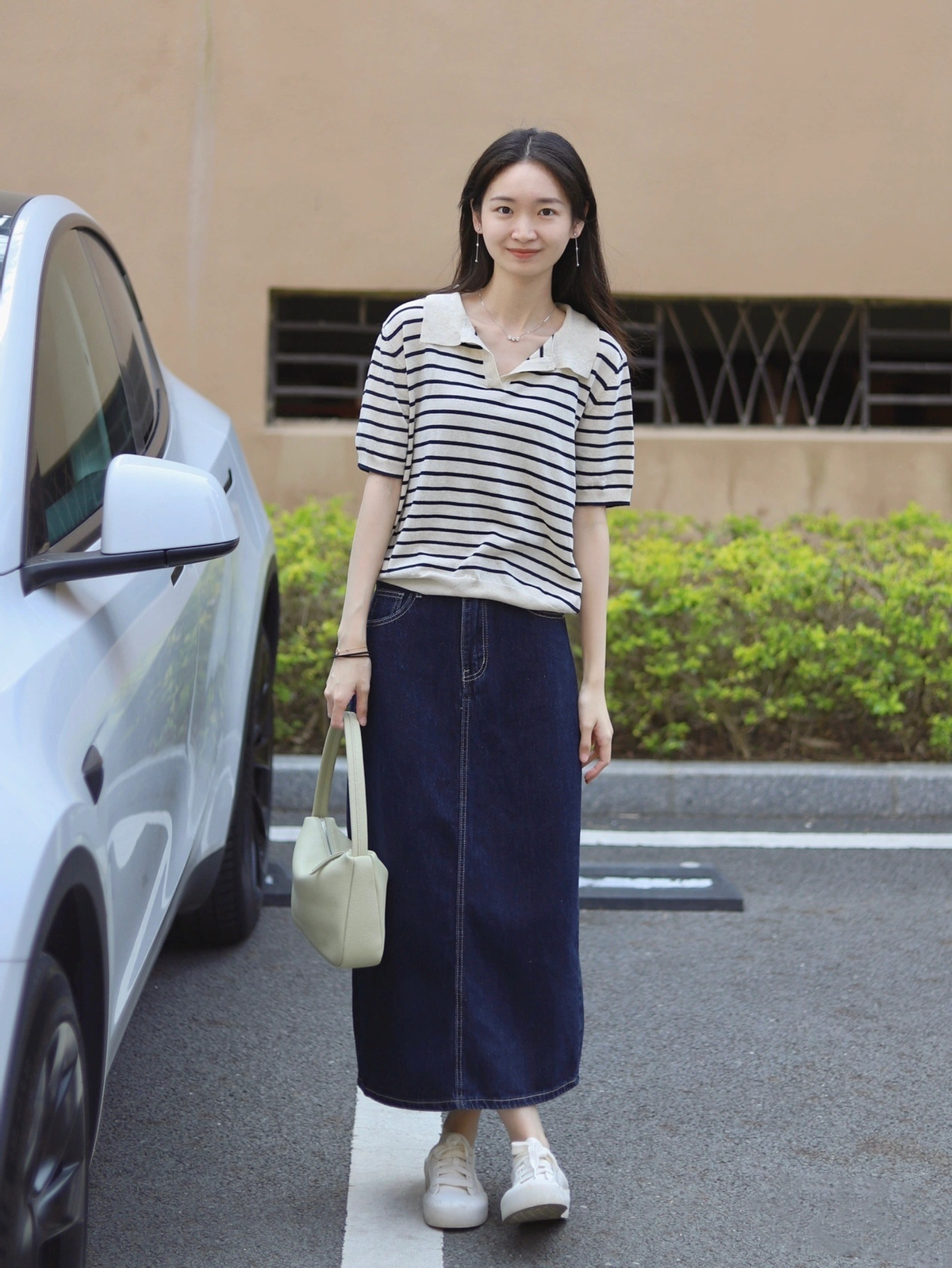 普通女孩穿衣无需复杂,温柔的简约风穿搭示范,简简单单看着舒服