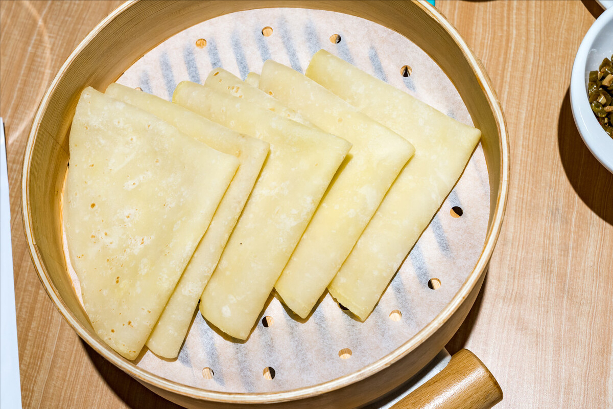 春饼，冷水和面还是开水烫面？教你详细做法，柔软劲道，饼薄如纸