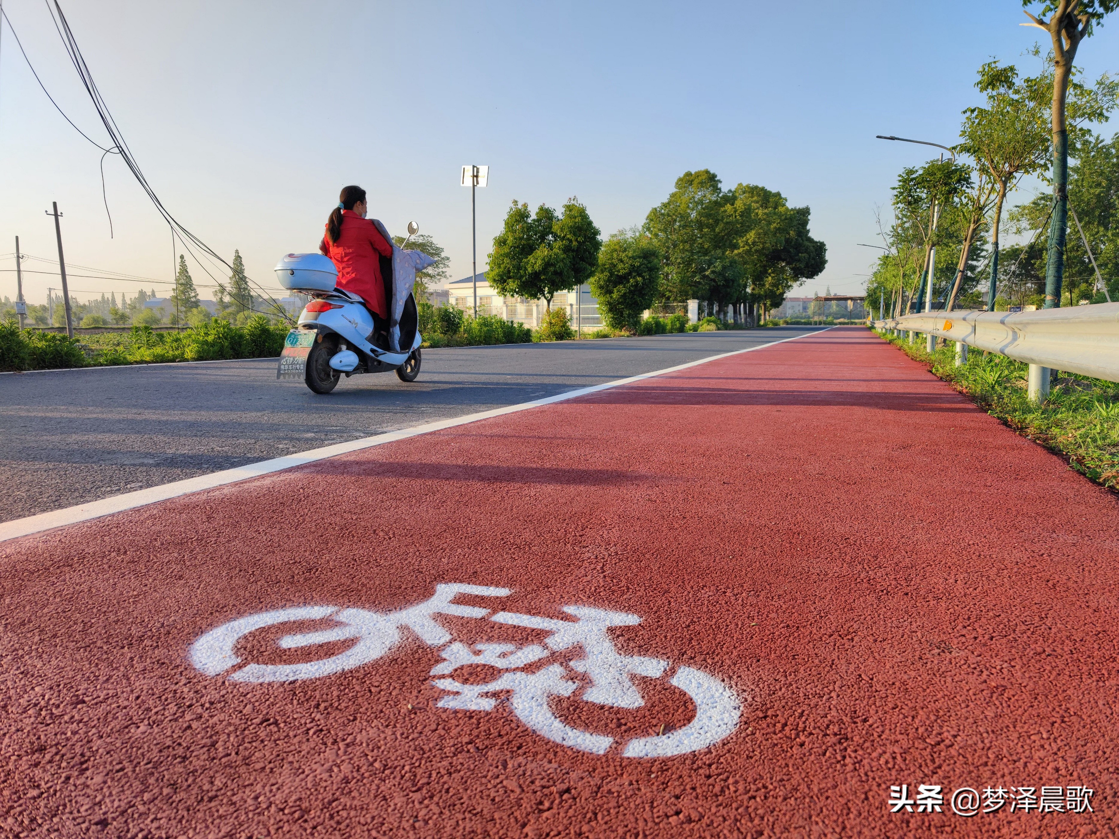 乡村道路颜值高通村道路建成景观道