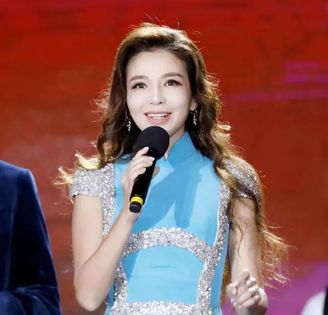 10位央视女主持人颜值对比，各有各的气质，甩一线女星几条街