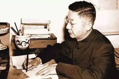 1930年山东小伙高考作文只写28个字,数学交白卷,校长看后录取了他