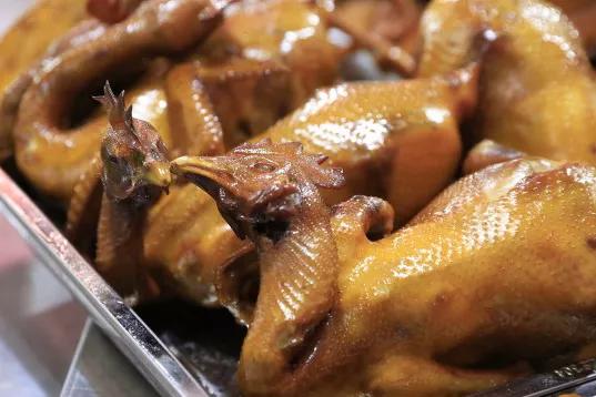 全国6款放心烧鸡，因“价廉”遭受质疑，却都是“以药入鸡”