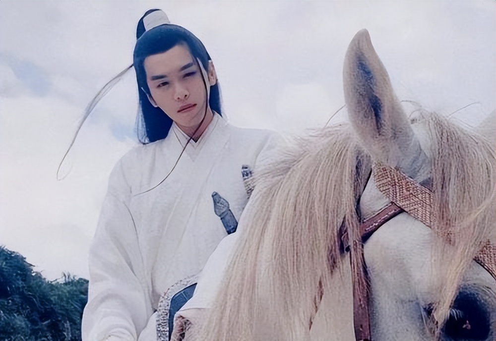 “龙须刘海”不要轻易尝试！有人仙气十足，有人酷似蟑螂精