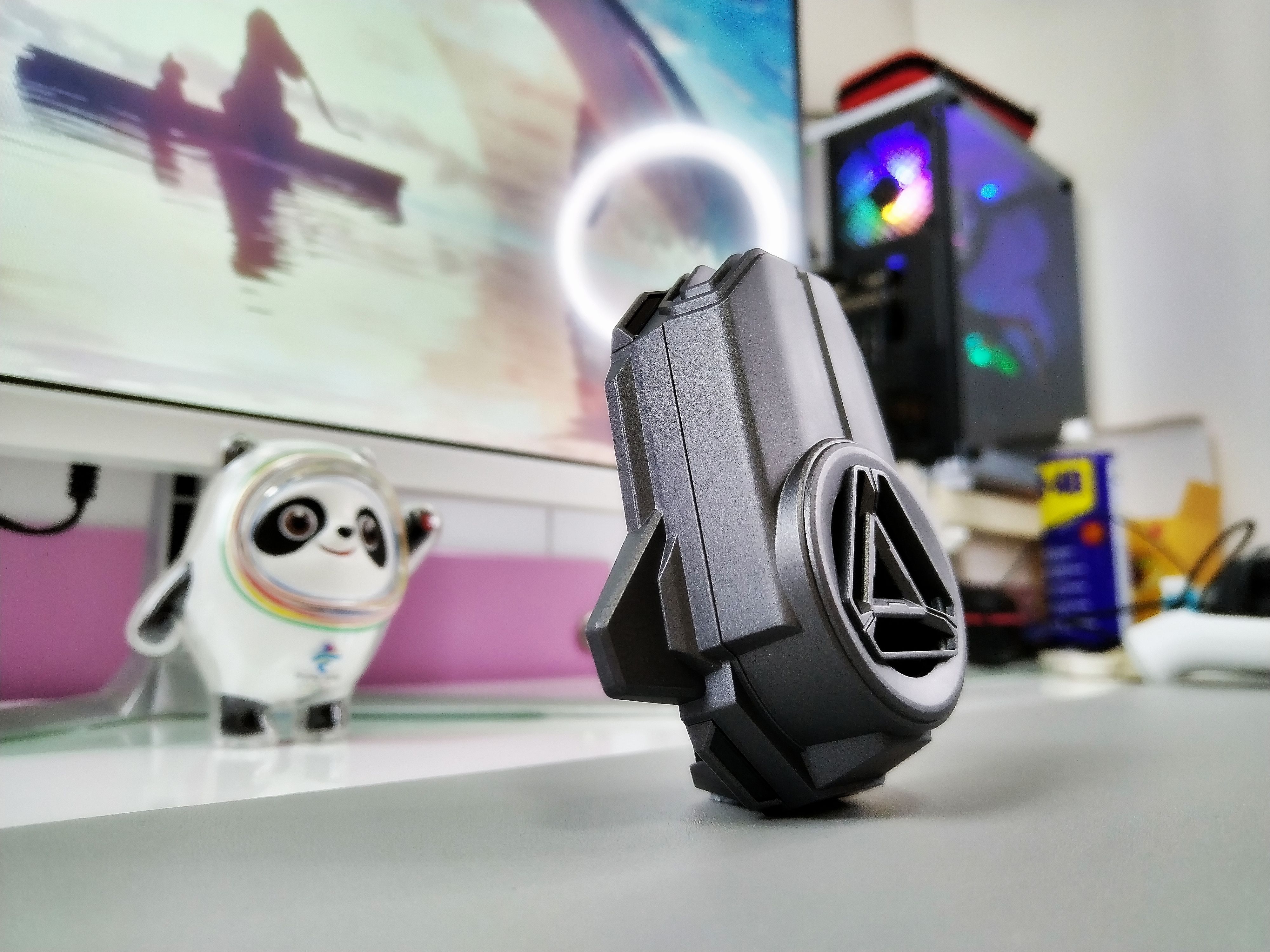 玩手游怕发热，红魔涡轮散热背夹带你飞起