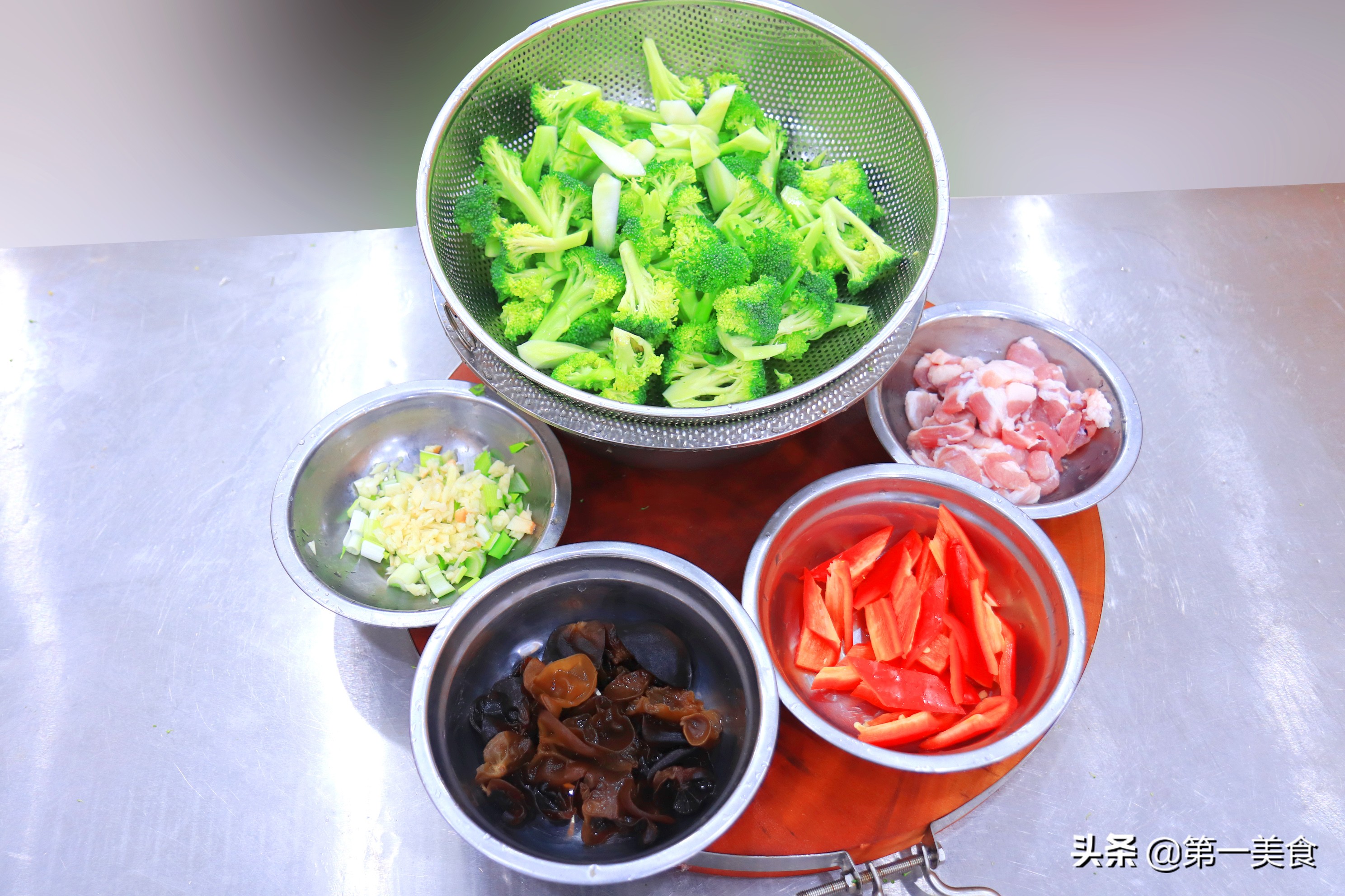三月减肥“黄金期”，建议吃4菜2果，低脂不长肉，口感丰富还不贵