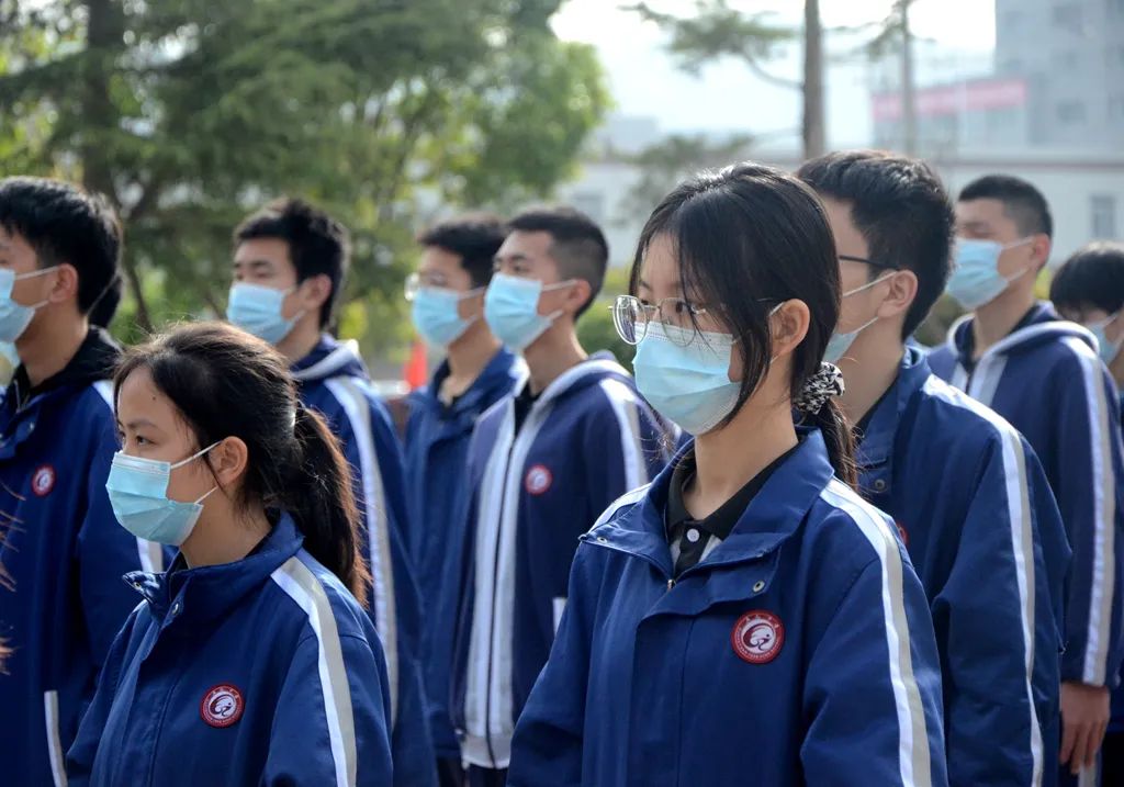 廣元中學(xué)開展清明祭英烈主題團(tuán)日活動(dòng)(圖4)