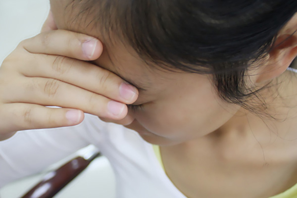 突然眼前发黑，眩晕，几秒钟后好转，怎么办？还要去医院检查吗？