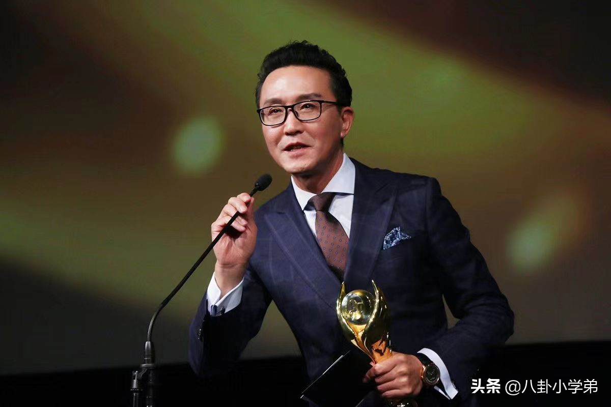 “冻龄男神”都是假的！脸肿僵硬、笑不出来，不服老是真的不行