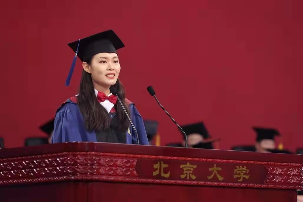 北大女学生直言：我要追到韦东奕。网友：支持这样的师生恋