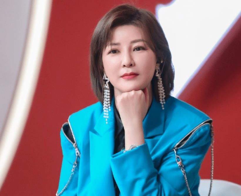 中传毕业科班出身，靠选秀搭档杨超越出道，后转行演戏屡遭吐槽