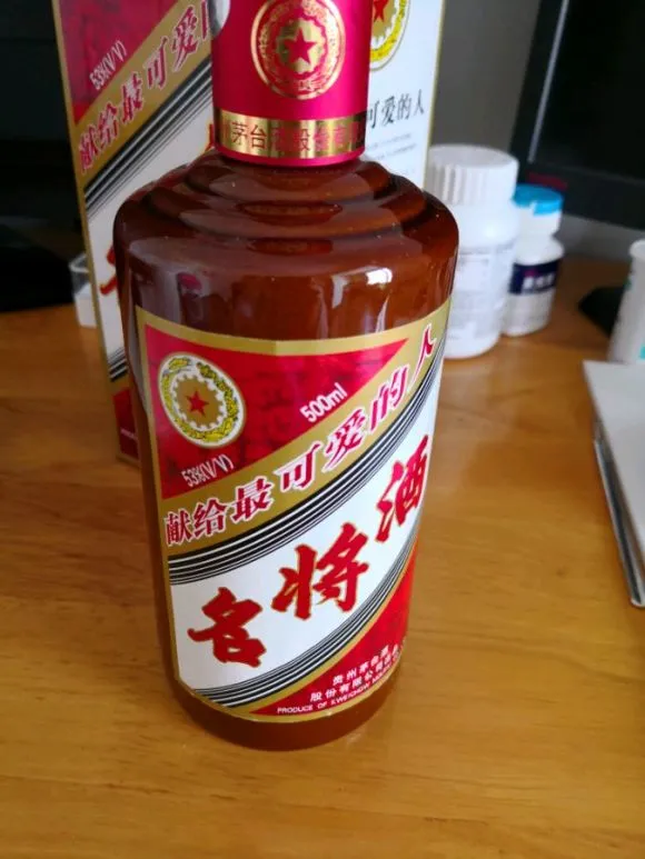 白酒造型奇葩大赏!这造型、这设计“甘拜下风!”