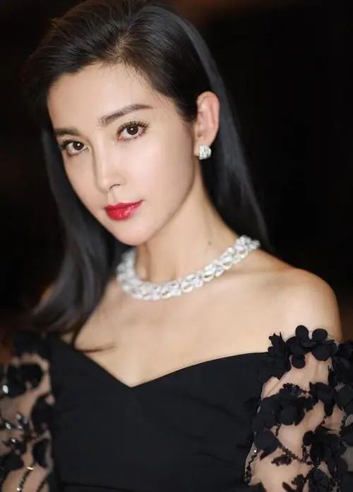 年过40还未嫁的10位女星：多人情史丰富，最小43岁最大者已达58岁