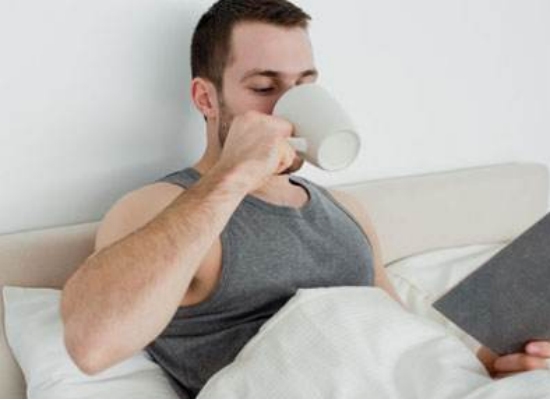 排尿很黄、异味很大？身体或是在向你暗示这5件事，别忽视了