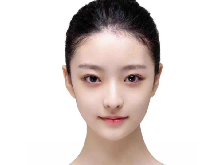 超过马嘉祺，中戏表演班第一的素人女孩，凭一张脸就火了，很现实