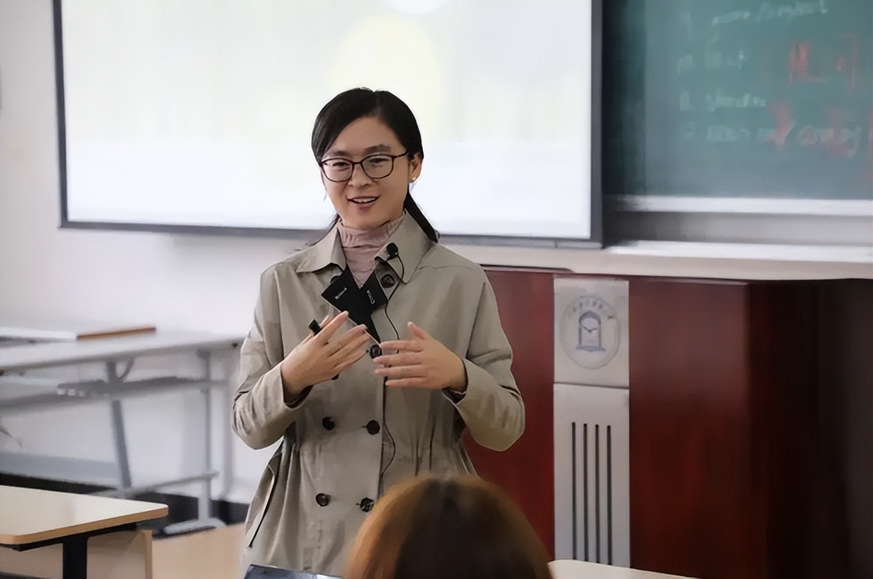 上海某高校教授工资单流出，薪资标准引人羡慕，难怪都抢着当教授