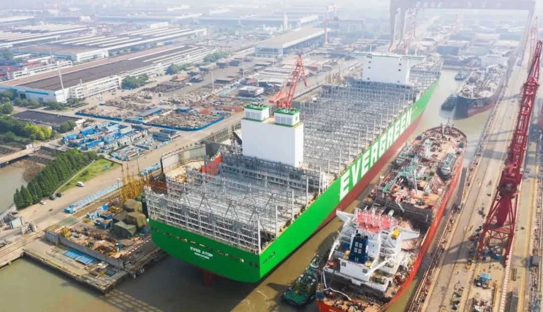 上海江南造船迎来新造船重磅“出坞”