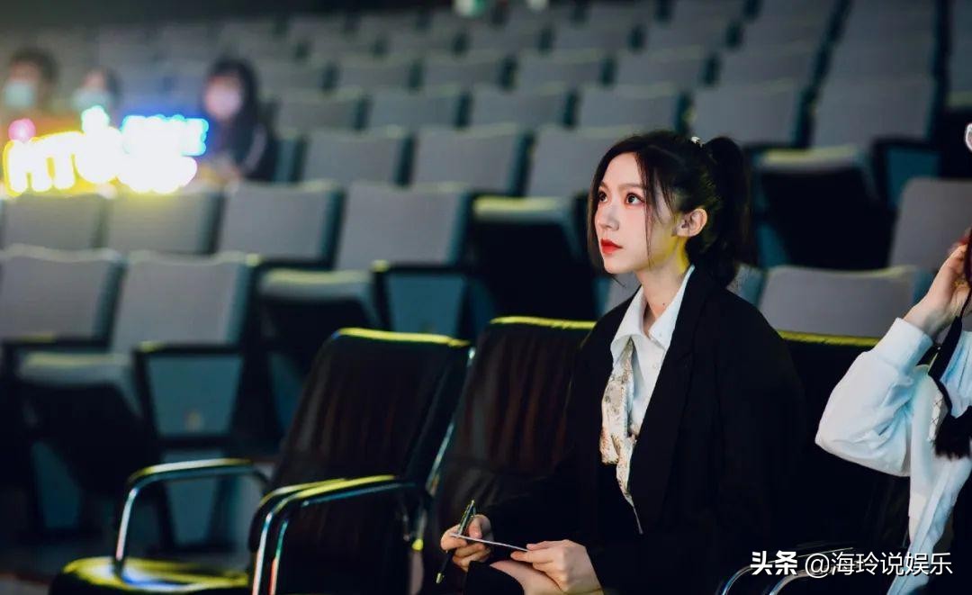 天云，美貌与智慧并存的KPL美女解说员