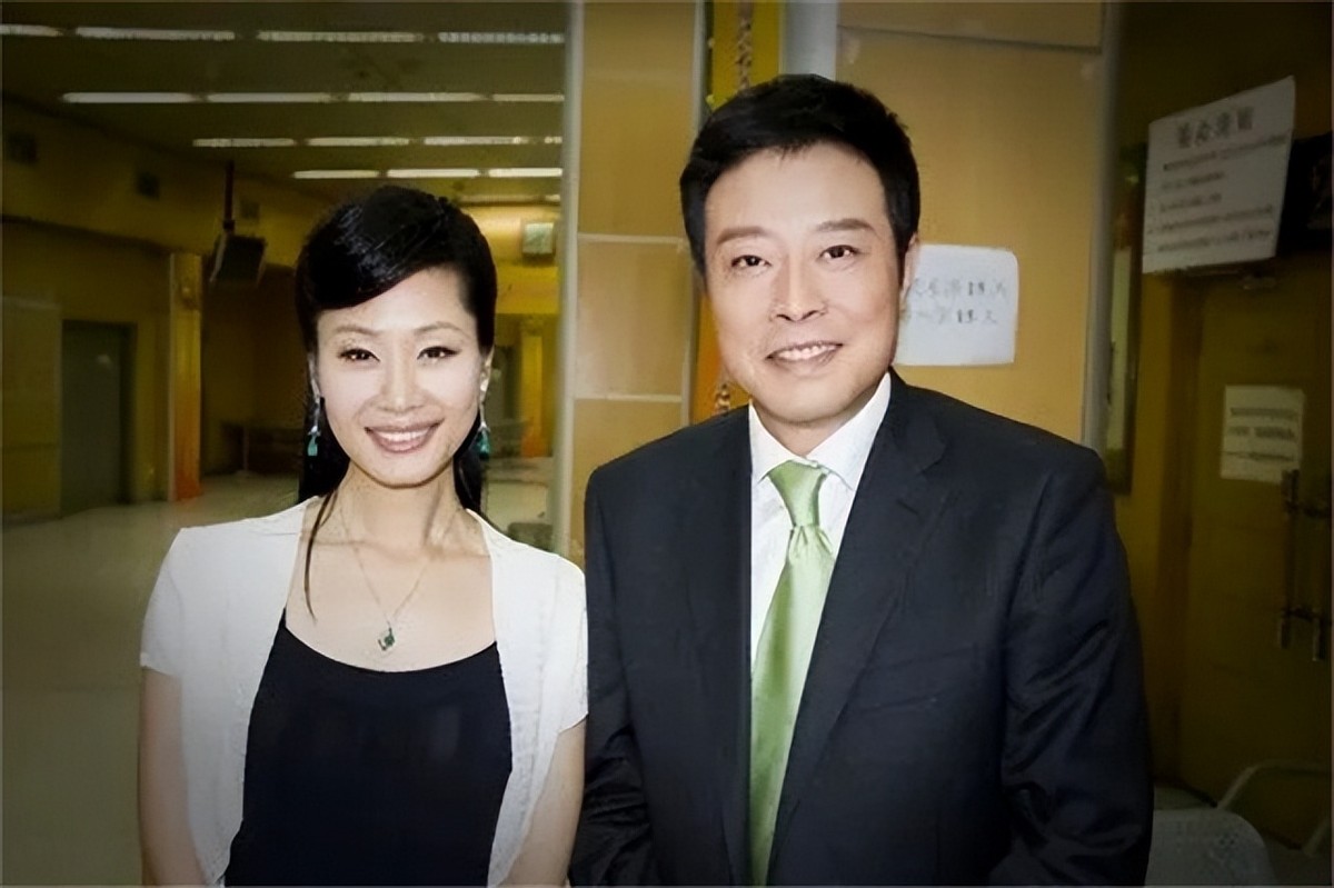 宋英杰妻子美丽能干，一双儿女呆萌可爱，一家四口羡煞旁人