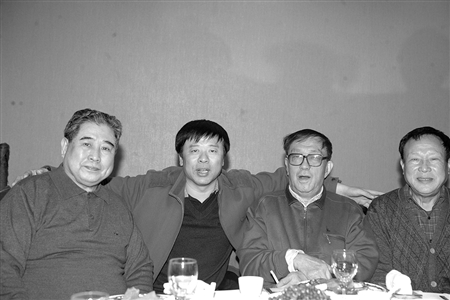 谢晋：4个子女3个低智，唯一正常的孩子患癌离世，一生比黄连还苦