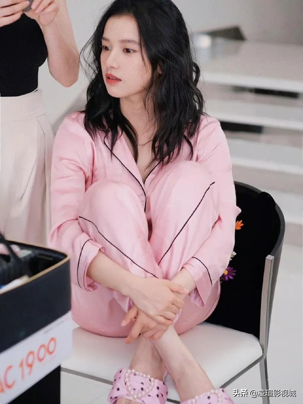 明星壁纸图片分享：张婧仪（1）