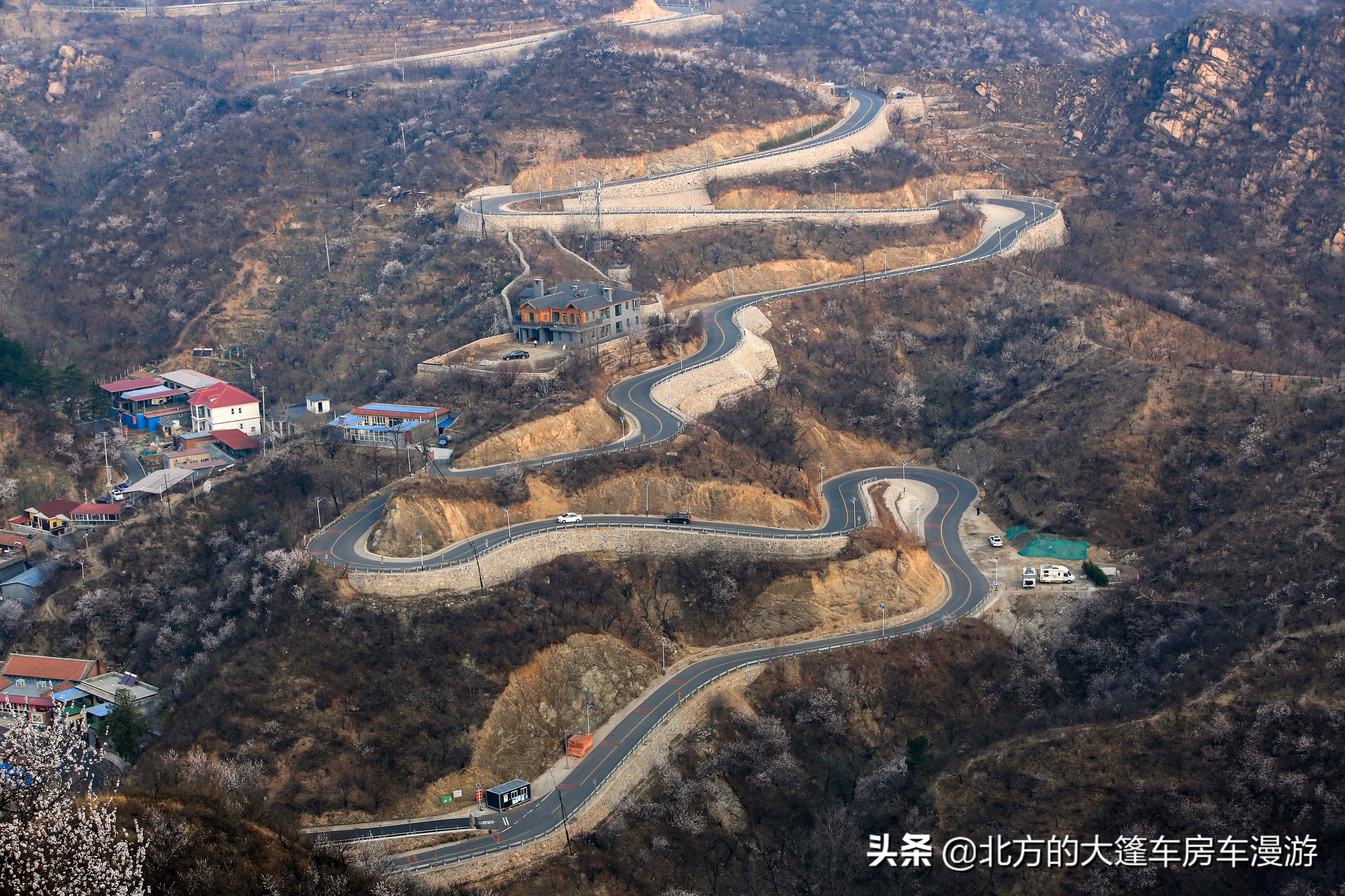 走过北京春天最美的盘山公路去那山桃花盛开的地方——龙泉峪长城