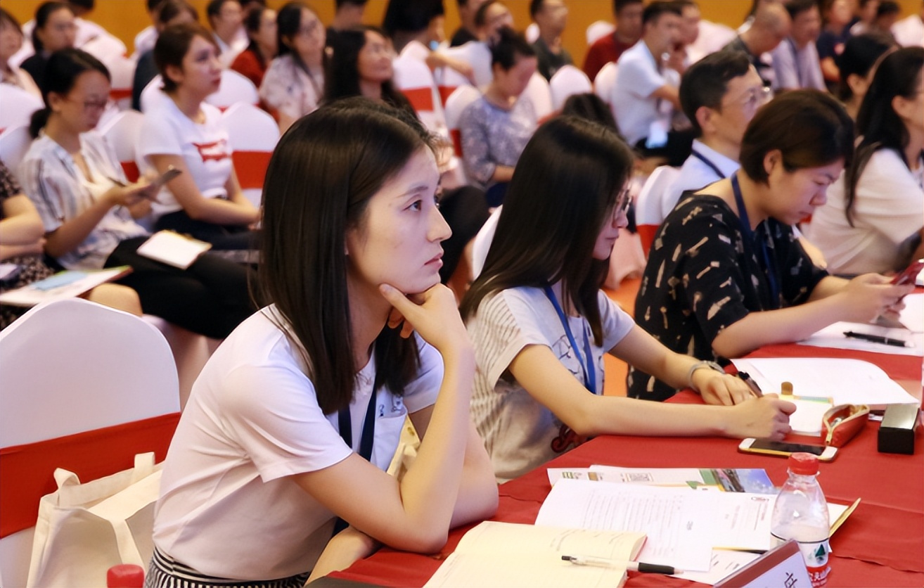 若学生刚过二本分数线，应该是学师范还是学护理？听听学姐的忠告