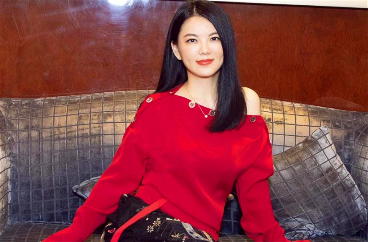 名气不大架子却不小的五位明星，几十位保镖开路，殊不知成了笑话