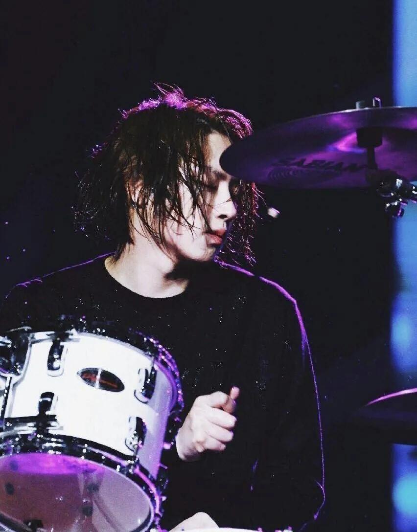 KPOP爱豆中的社交悍匪和社恐