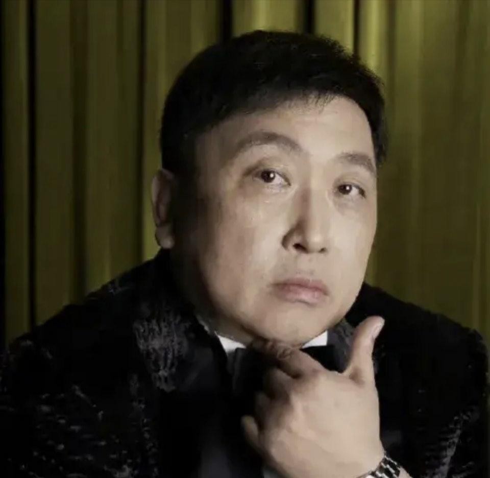 父亲是歪瓜裂枣，女儿却貌美如花？这10位星二代的长相好奇妙