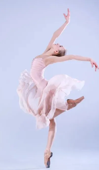 精美图片：人体摄影艺术，舞蹈的灵动之美