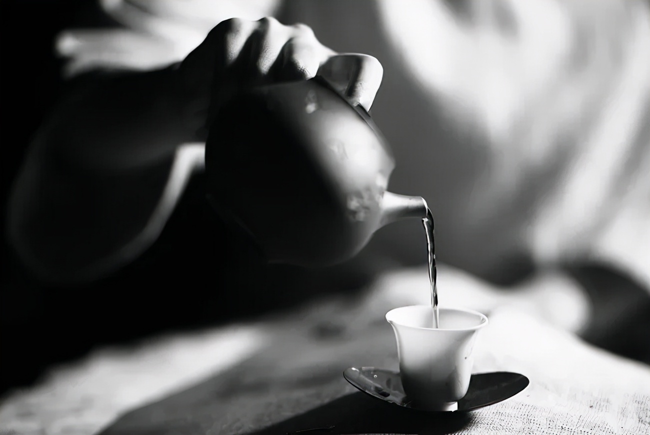 「诗词鉴赏」冬夜饮酒,一杯酒温暖整个冬天