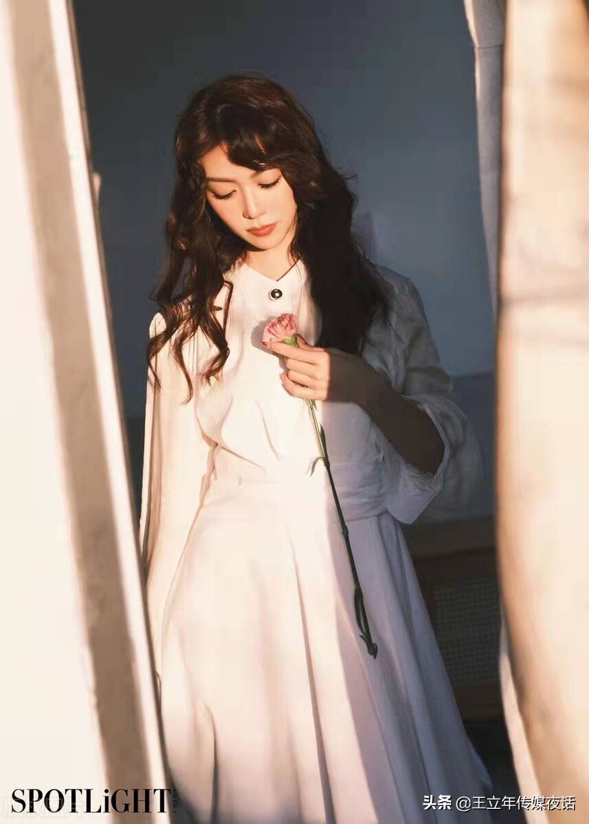 薛凯琪《乘风破浪》录制，明媚大眼清新可爱风