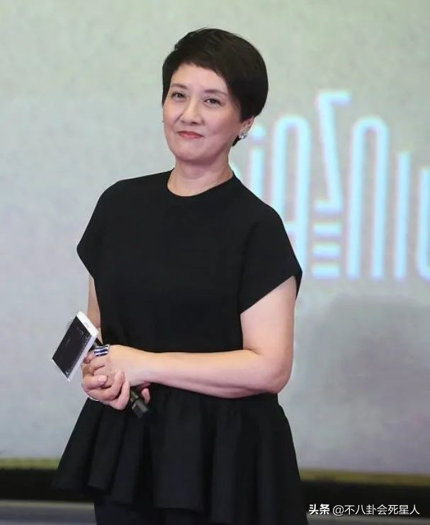 女儿国国王28到66岁的容颜变化42(​18位70岁女星近照对比，谁优雅老去谁面目全非一目了然)