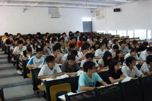 大学生“请假条”走红网络，请假理由出乎意外，导员直呼人生赢家