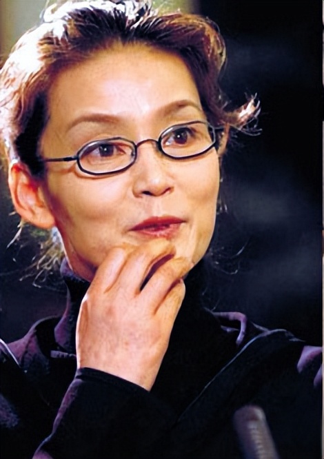 潘虹：离婚36年依旧单身，一生无儿无女，60岁以后有了烦心事