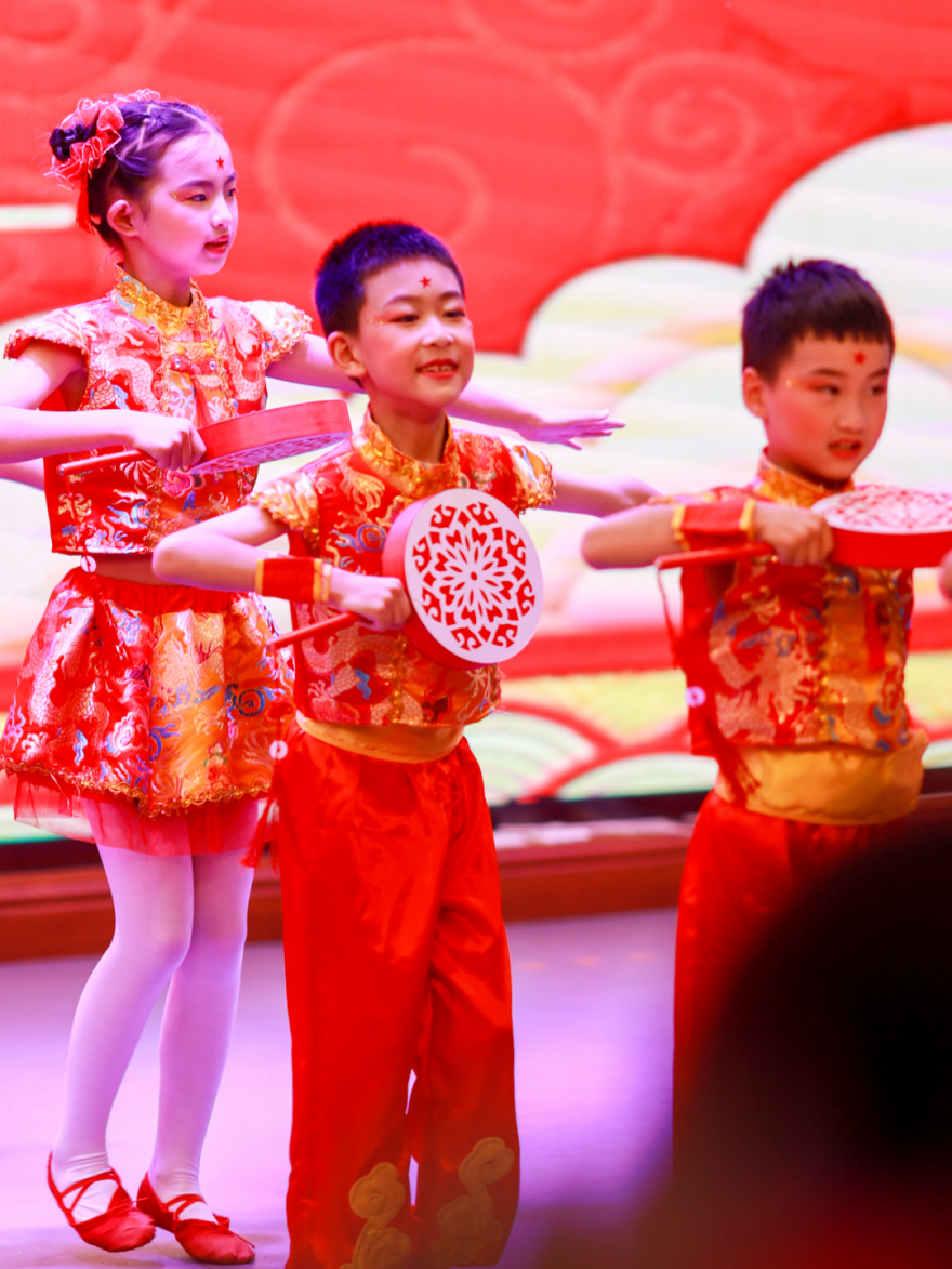 华阳实验小学举行“童星耀五月·艺术绽花开”群舞比赛（续）
