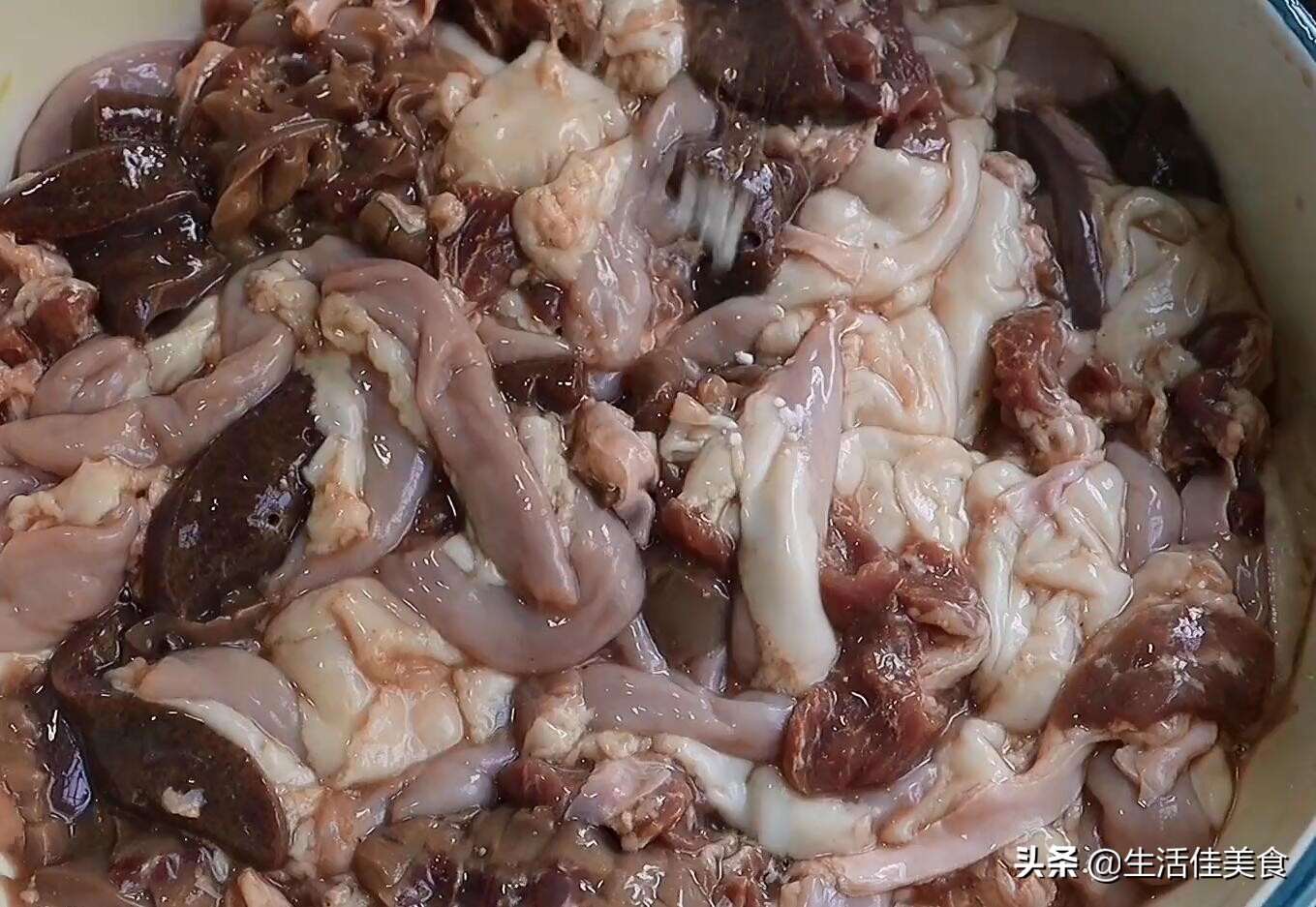 嘴馋就要做它吃，不炒不炖，这几样混一起，浇上料吃，太香啦