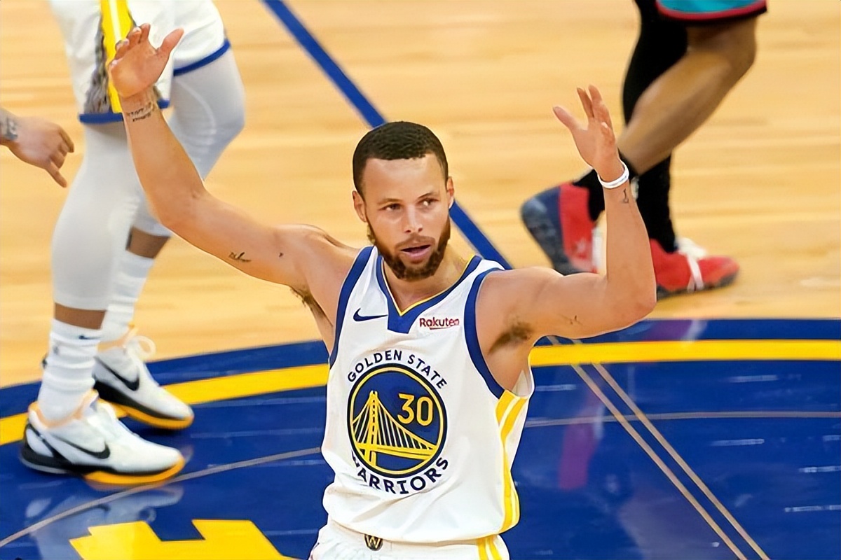 nba球星商业价值有哪些(NBA最高年薪是库里5961万，那CBA是谁？没有对比就没有伤害)