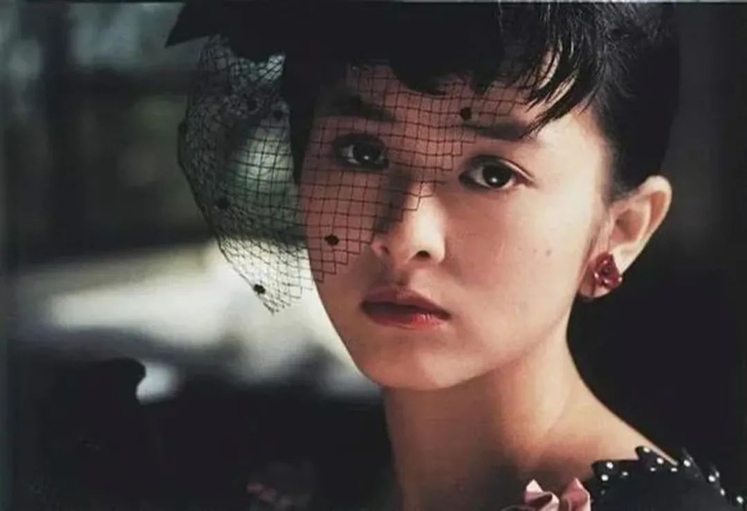 貌美如花,又有名气,明明可以靠自己,却偏偏要嫁豪门,结果毁了