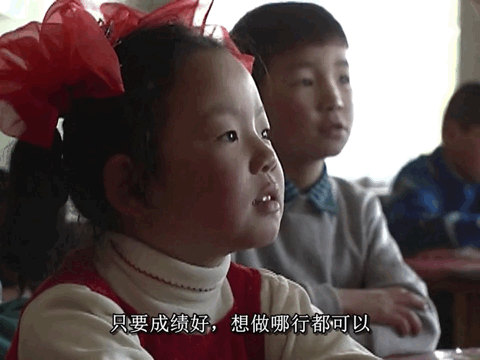 豆瓣9.7分，她的12年人生比《活着》还难，看完哭着打出5星