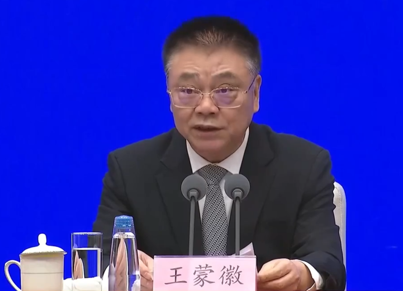 2022年楼市政策，住建部今天一锤定音，释放长效和精准两个信号