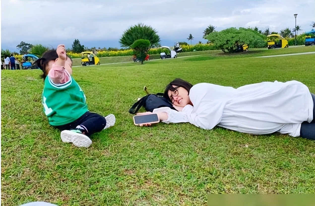 “一笑成名”谢依霖：凭借搞怪火遍两岸三地，一度成为小s接班人