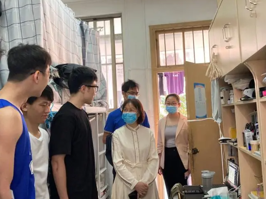 大学生校外租房成趋势，是因为人傻钱多？实则只是想“花钱消灾”