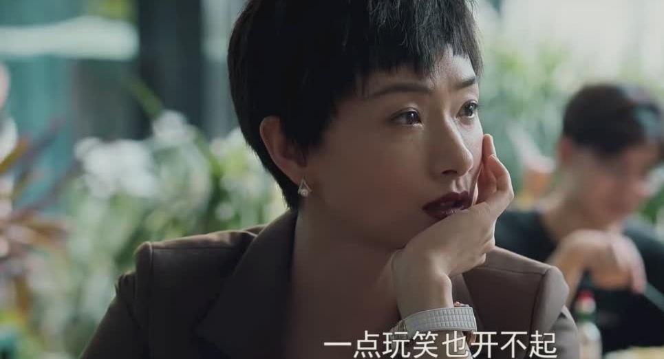 20集悬疑剧《庭外》开播，罗晋再次出演律师角色，与万茜针锋相对