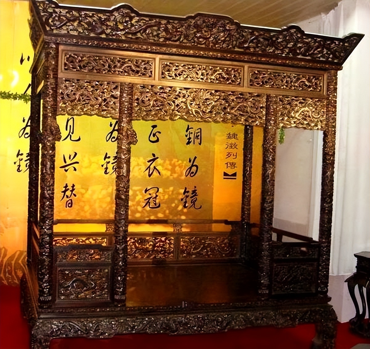 1993年,莆田收藏家2000万买下1吨重沉香龙床,14年后价值20亿