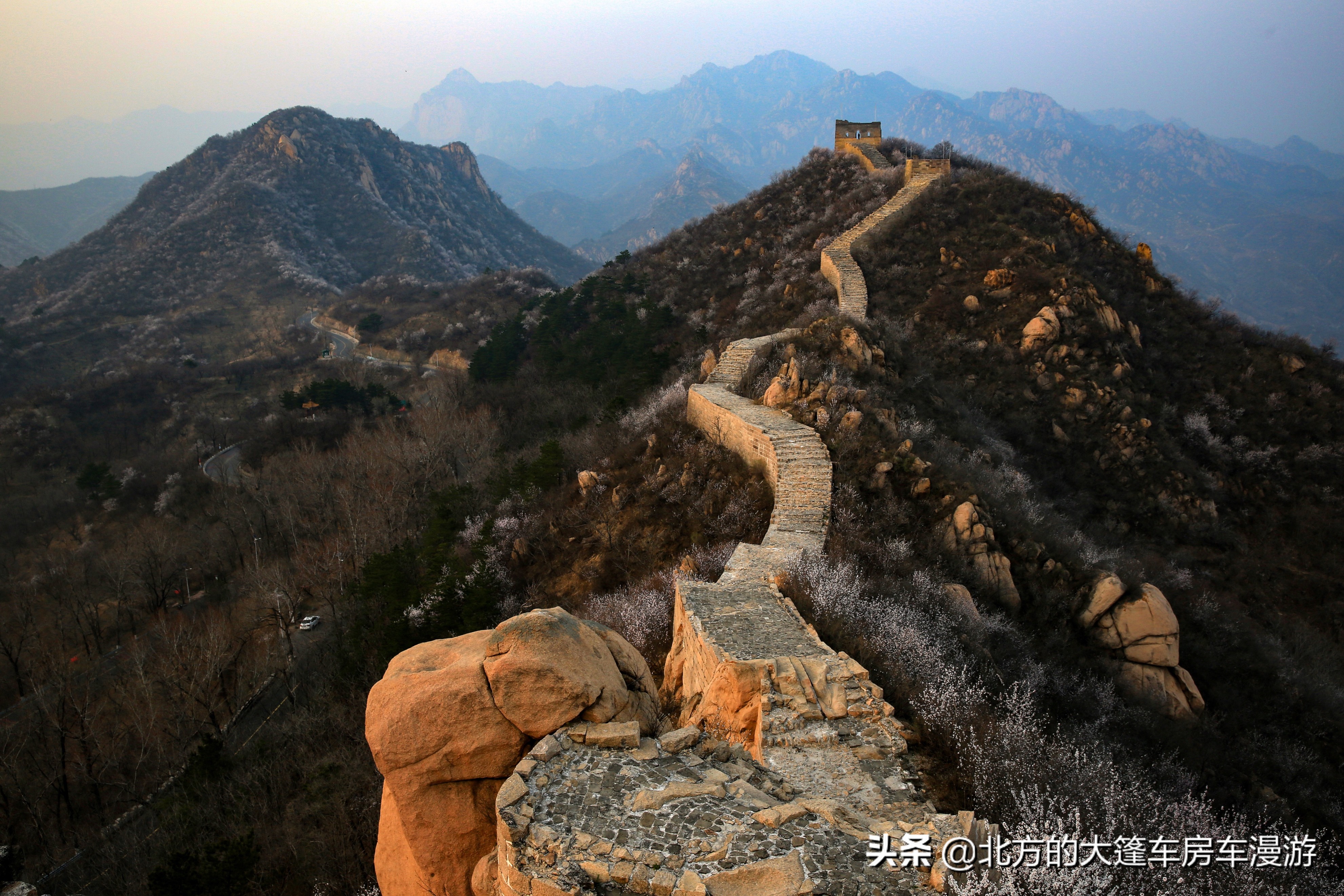 走过北京春天最美的盘山公路去那山桃花盛开的地方——龙泉峪长城