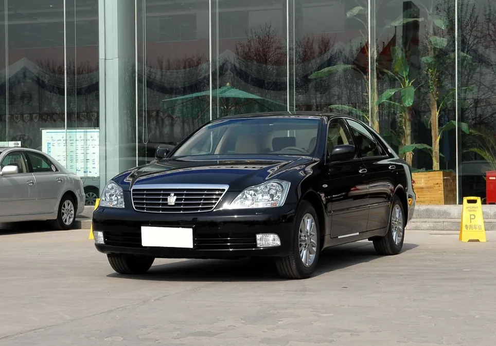 车300:停产的皇冠即将归来?一汽丰田将原装进口引入,预售35万